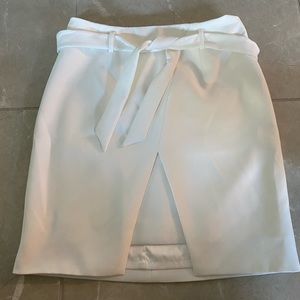 White House Black Market / Size 6 / White
